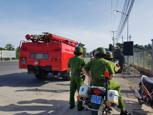 BOT Cai Lậy thu phí trở lại, tài xế hú còi inh ỏi khi qua trạm ảnh 4