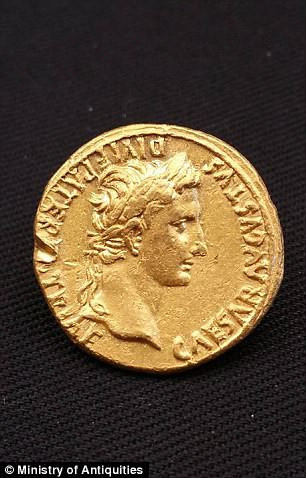 Phát hiện kho báu 2000 năm chứa bí mật danh tướng lẫy lừng La Mã ảnh 2