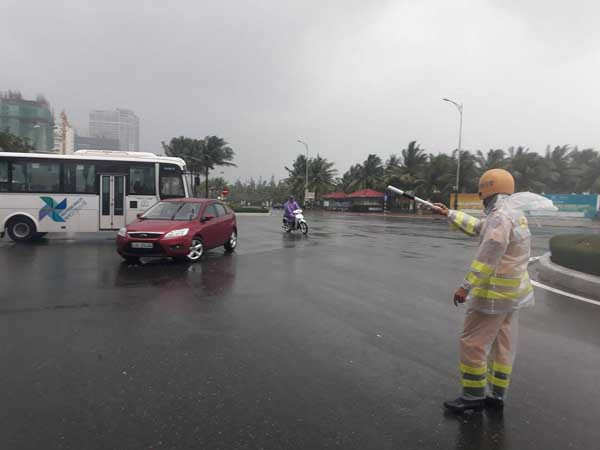 Đà Nẵng: Một cổng chào bị đánh sập trên đường võ Nguyên Giáp ảnh 3