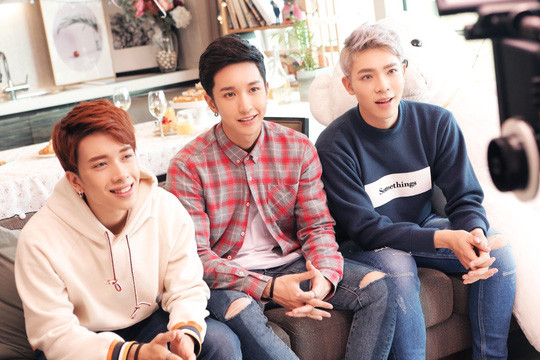 Đề cử Giải Mai Vàng 2017: Sôi động nhóm hát ảnh 1