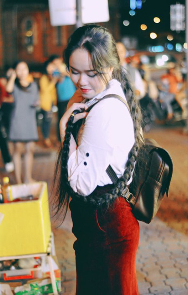 Thiếu nữ cao 1m61 và câu chuyện nuôi mái tóc đặc biệt dài gần 2m ảnh 8