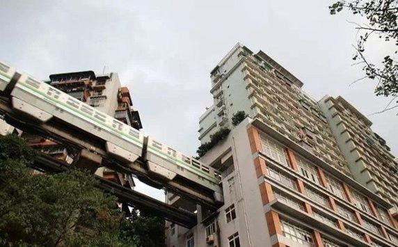 Thành phố thẳng đứng tại Trung Quốc, khách du lịch đến 1 lần không dám quay lại ảnh 7