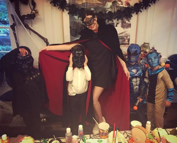 Miranda Kerr mang thai với chồng tỉ phú kém 7 tuổi ảnh 3