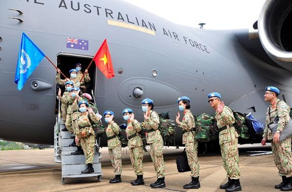 Chào Tổ quốc chúng tôi lên đường!