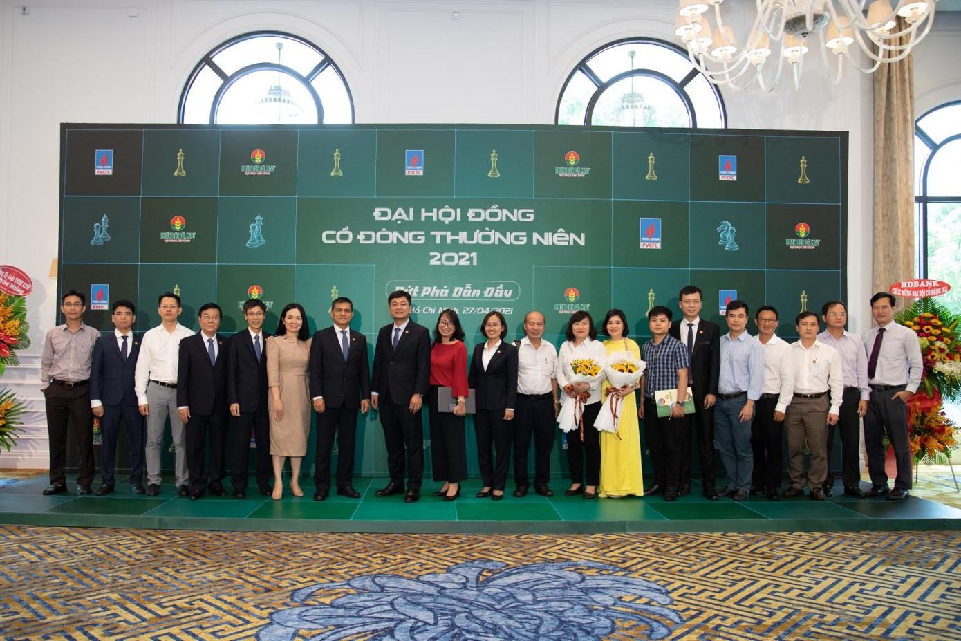 Ban lãnh đạo PVCFC và đại diện cổ đông tham gia đại hội