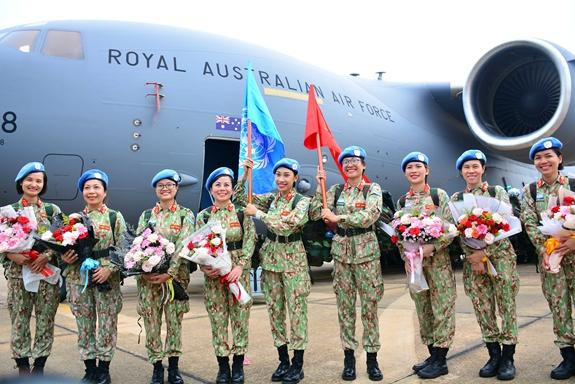 Nữ quân nhân BVDC 2.3 tự tin lên đường.