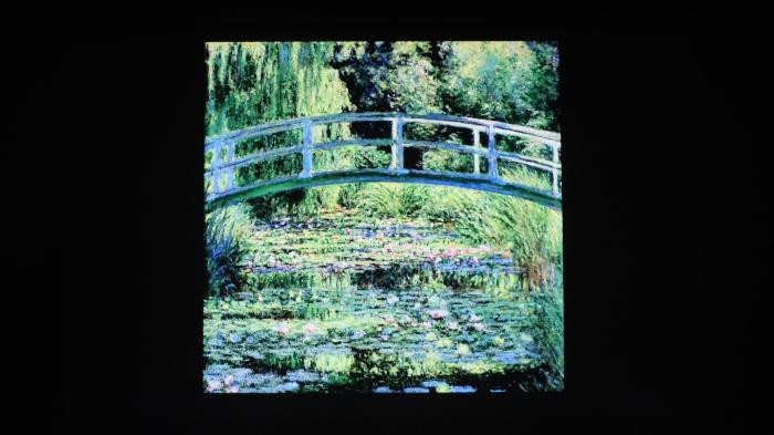 Hình ảnh tác phẩm The Water Lily Pond/ Hồ hoa súng nước (1899) của Claude Monet (Ảnh: Hanoi Grapevine) Hình ảnh tác phẩm The Water Lily Pond/ Hồ hoa súng nước (1899) của Claude Monet (Ảnh: Hanoi Grapevine)