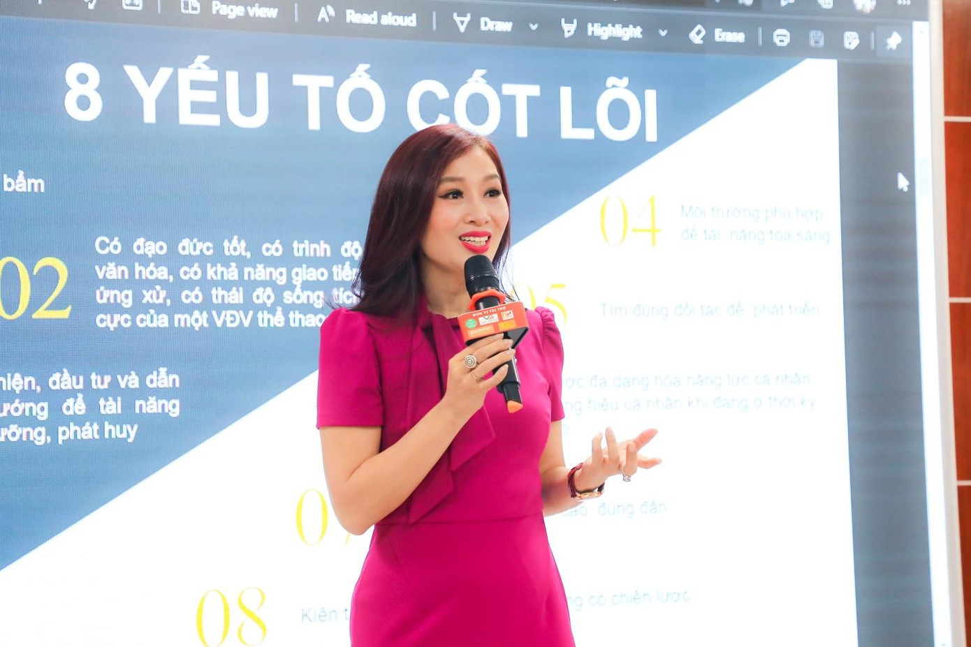 Á hậu quý bà thế giới – doanh nhân Thu Hương training cho top 12 YouBranding