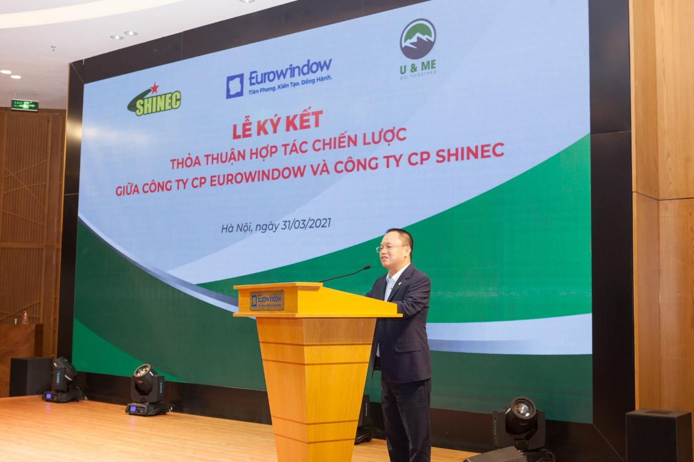 Ông Nguyễn Cảnh Hồng – Tổng giám đốc Công ty CP Eurowindow phát biểu tại buổi lễ Ông Nguyễn Cảnh Hồng – Tổng giám đốc Công ty CP Eurowindow phát biểu tại buổi lễ