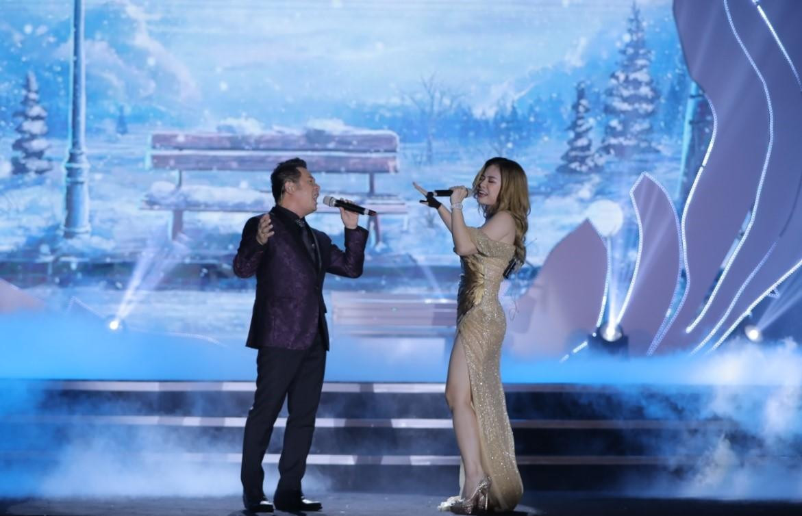 Màn kết hợp thú vị của nam danh ca Bằng Kiều và nữ giảng viên Nhạc viện Hà nội Dương Hoàng Yến qua bản tình ca nổi tiếng mang tên “Nơi tình yêu bắt đầu” làm nên sự khởi đầu hoàn hảo cho Chương 2 của đêm nhạc với tên gọi “Cảm ơn tình yêu”.