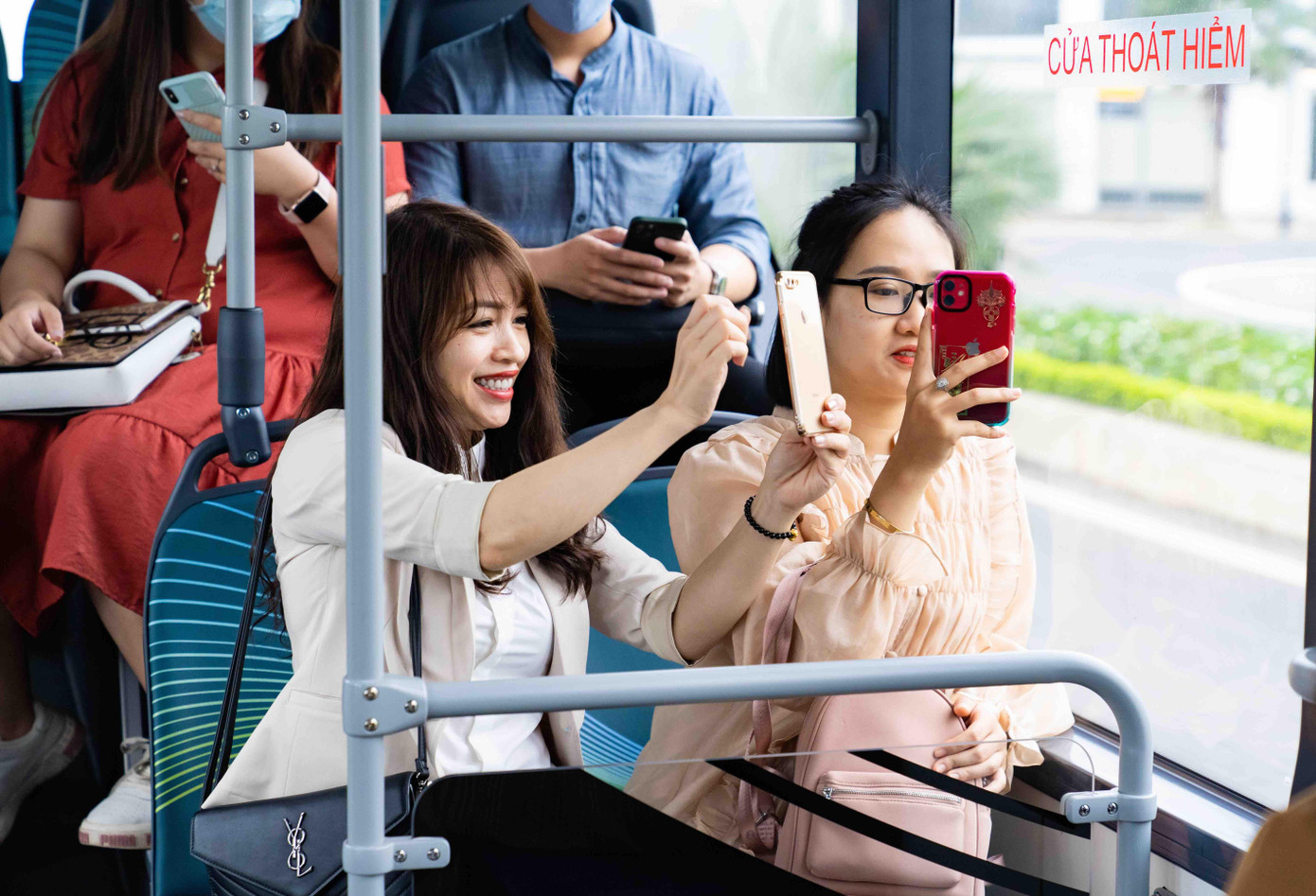 Nhiều khách hàng có con nhỏ cho biết sự chu đáo của VinBus khiến họ không còn ngại xe buýt nữa