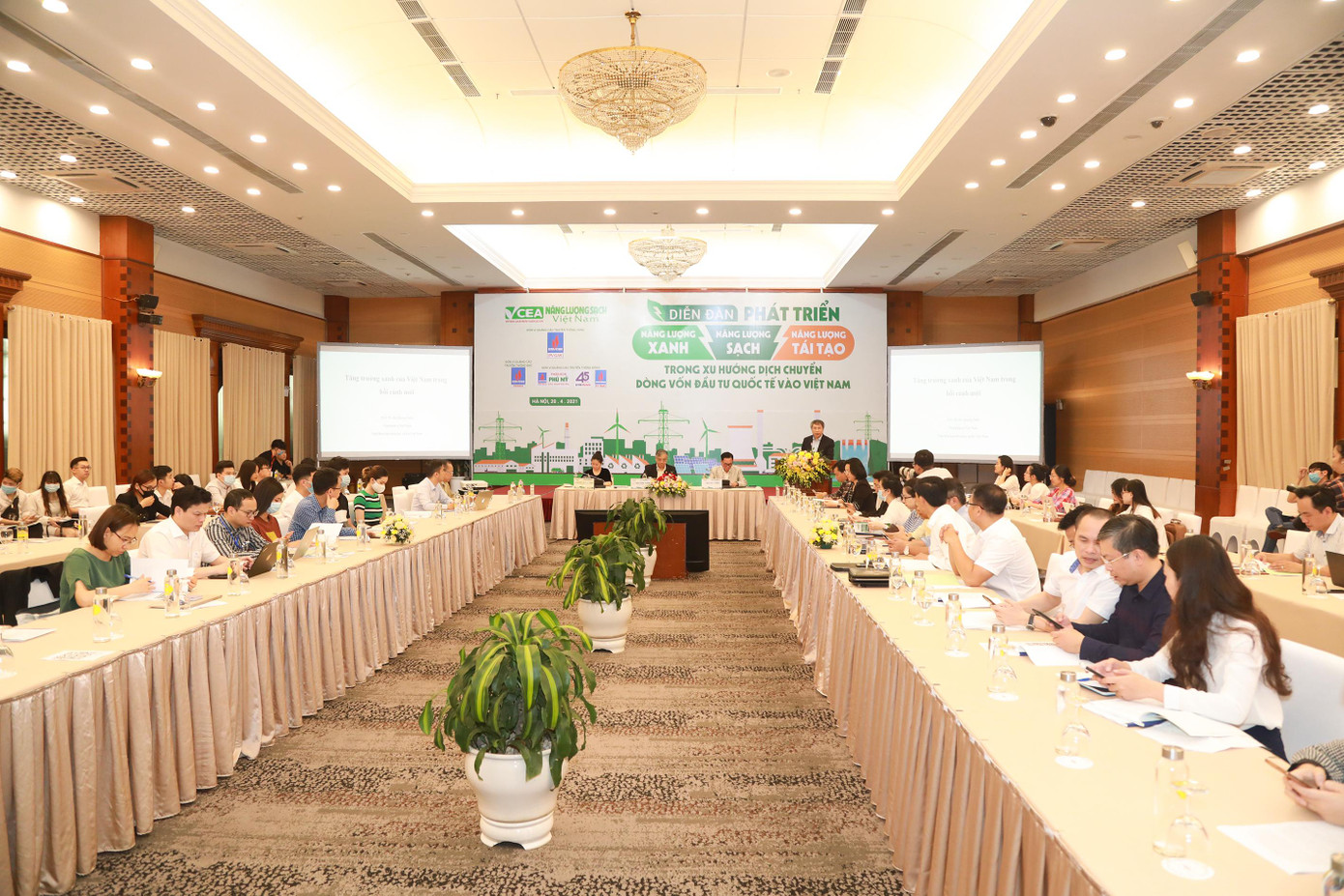 Toàn cảnh diễn đàn Toàn cảnh diễn đàn