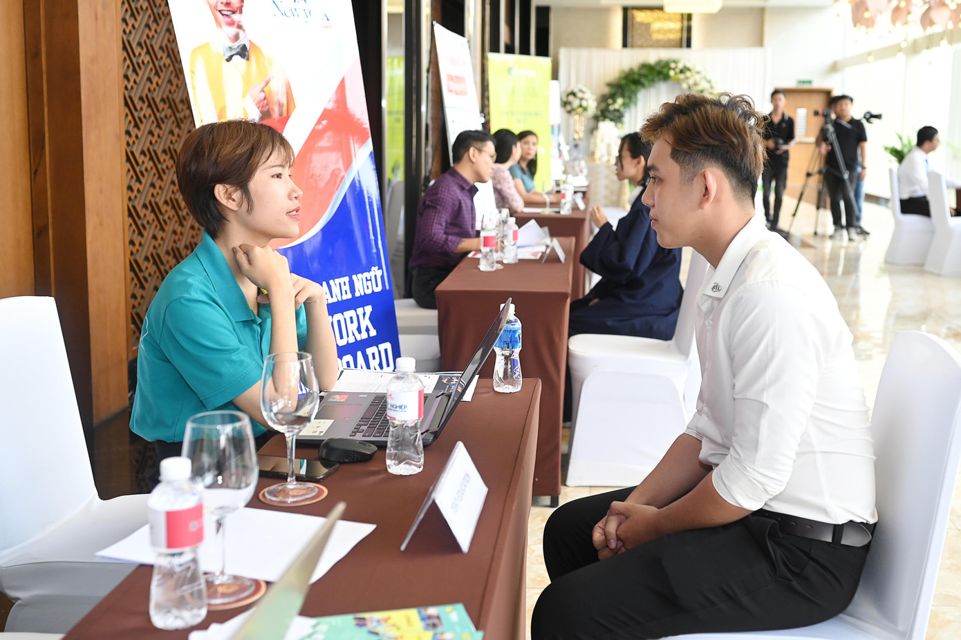 16 doanh nghiệp đến đặt bàn tuyển dụng nhân sự ngay tại lễ tốt nghiệp 16 doanh nghiệp đến đặt bàn tuyển dụng nhân sự ngay tại lễ tốt nghiệp