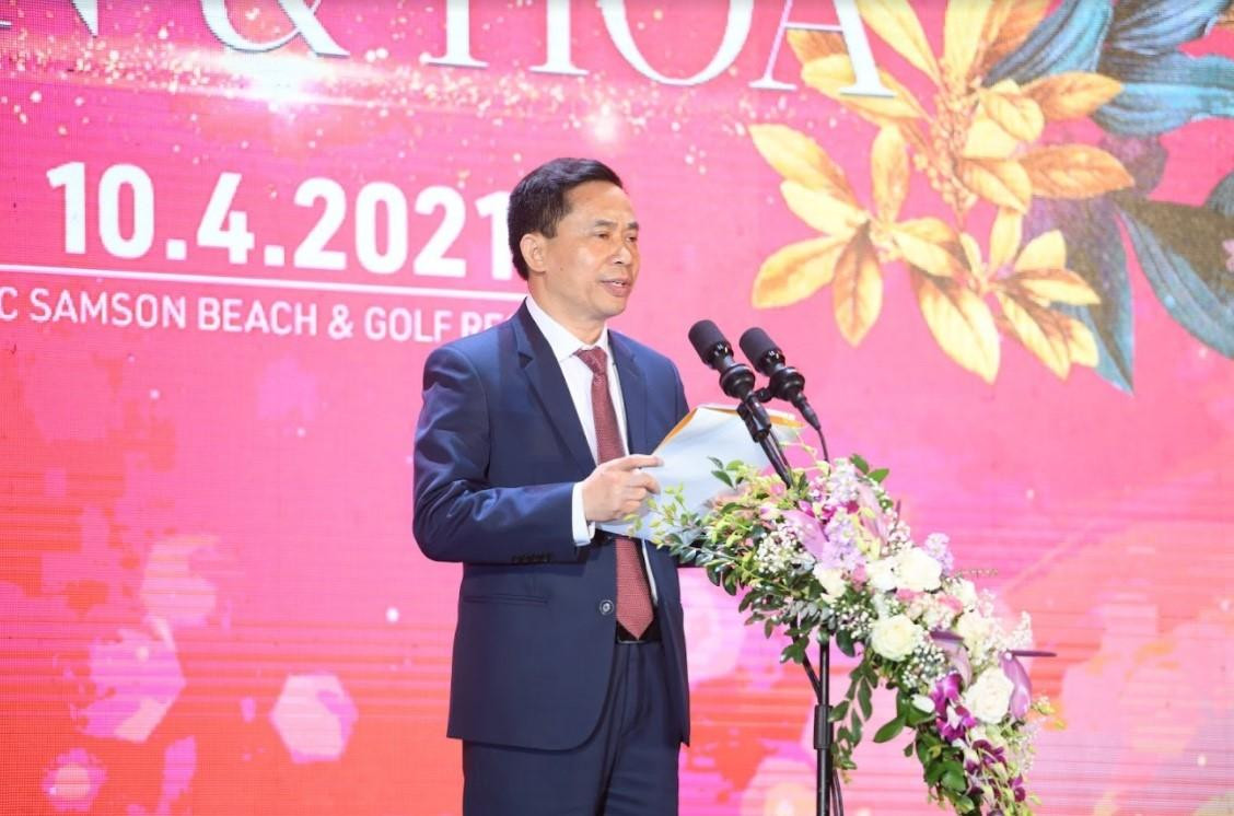 Ông Lê Văn Tú, Chủ tich UBND thành phố Sầm Sơn khai mạc đêm hội Ông Lê Văn Tú, Chủ tich UBND thành phố Sầm Sơn khai mạc đêm hội