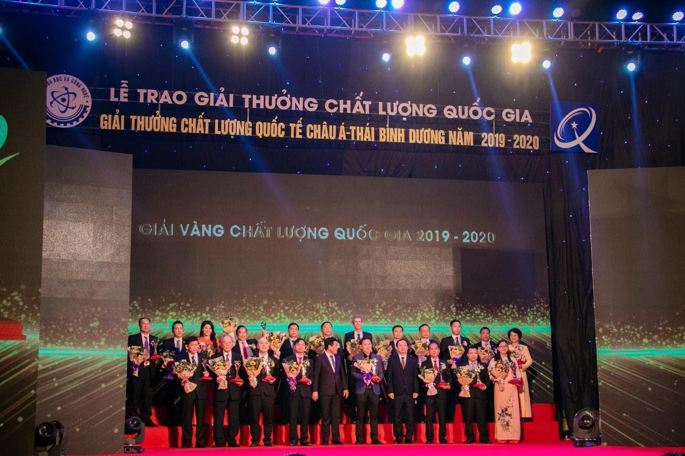 Các doanh nghiệp đạt giải vàng chất lượng quốc gia 2020 (C.P hàng thứ 2 bên trái qua) Các doanh nghiệp đạt giải vàng chất lượng quốc gia 2020 (C.P hàng thứ 2 bên trái qua)