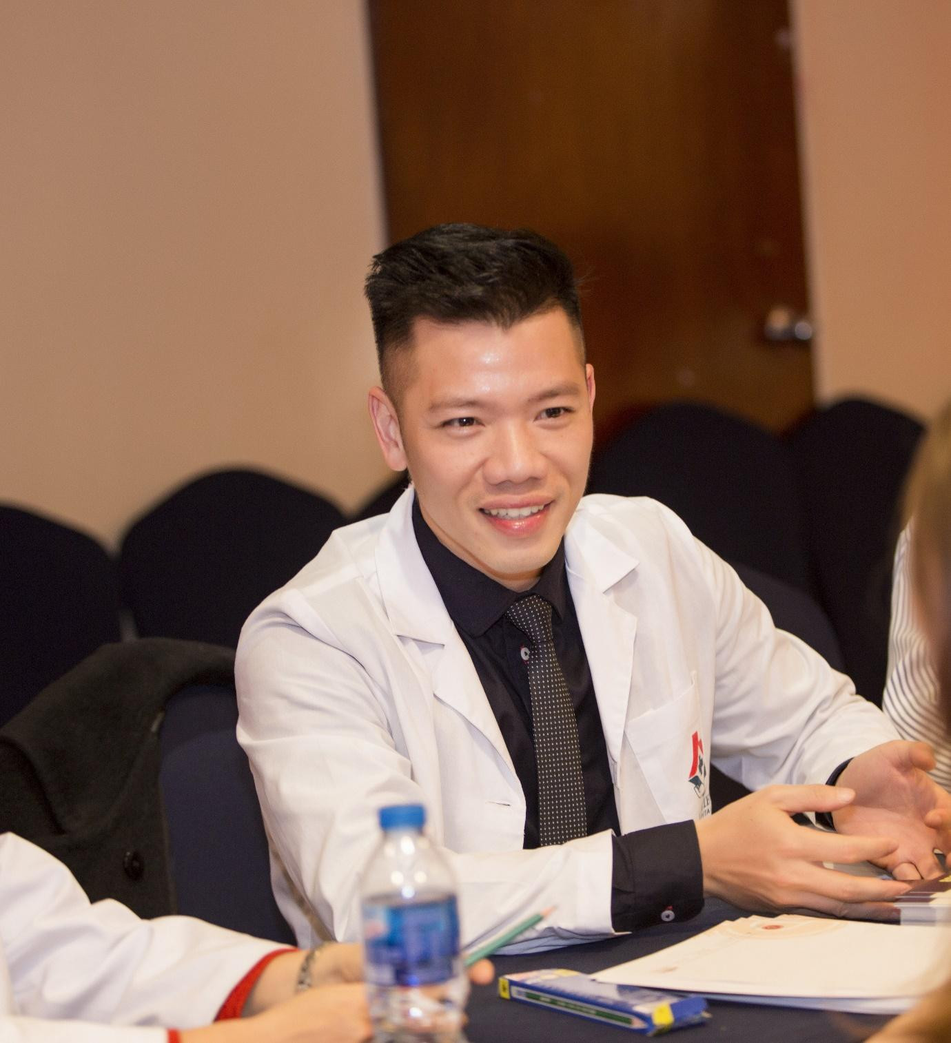 Dr. Bùi Minh Việt với nhiều năm kinh nghiệm trong nghề thẩm mỹ, sản phụ khoa