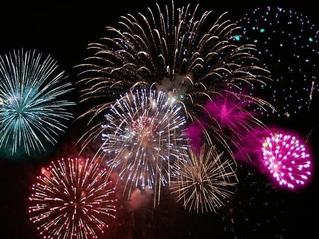 Bùng cháy cùng đại tiệc pháo hoa rực rỡ mở màn Lễ hội hoa Sầm Sơn