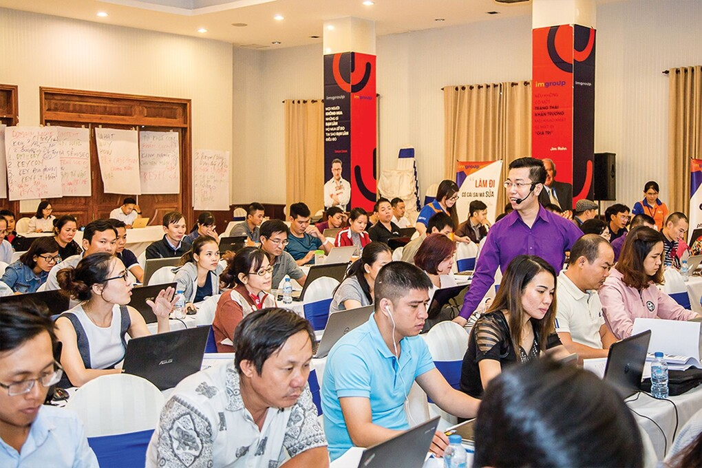 IM Group - hệ thống học viện kinh doanh số đầu tiên cam kết hỗ trợ học viên trọn đời trong suốt 10 năm qua.
