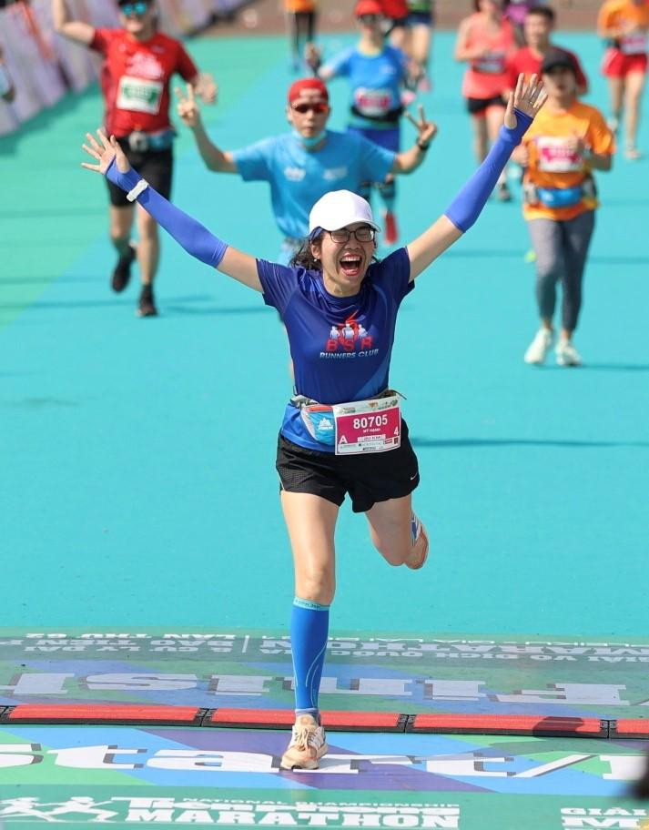 Chị Huỳnh Mỹ Hạnh – Niềm vui vỡ ào khi giữ vững lời hứa của bản thân, vượt qua chính mình để về đích đúng hẹn.