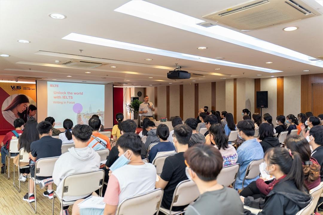 Hoạt động ứng dụng những kiến thức ngay tại chỗ giúp các bạn trẻ hoàn thiện chính mình