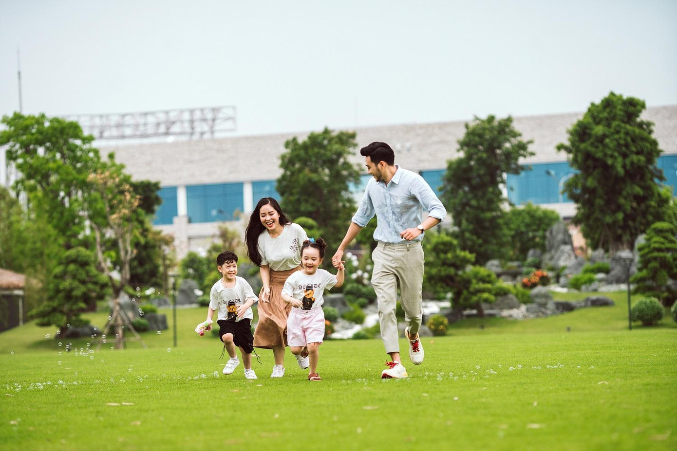 Vinhomes Smart City “được lòng” khách hàng nhờ hệ thống tiện ích đầy đủ, mật độ xây dựng chỉ 14,7% - thấp bậc nhất trong số các dự án tại Việt Nam.