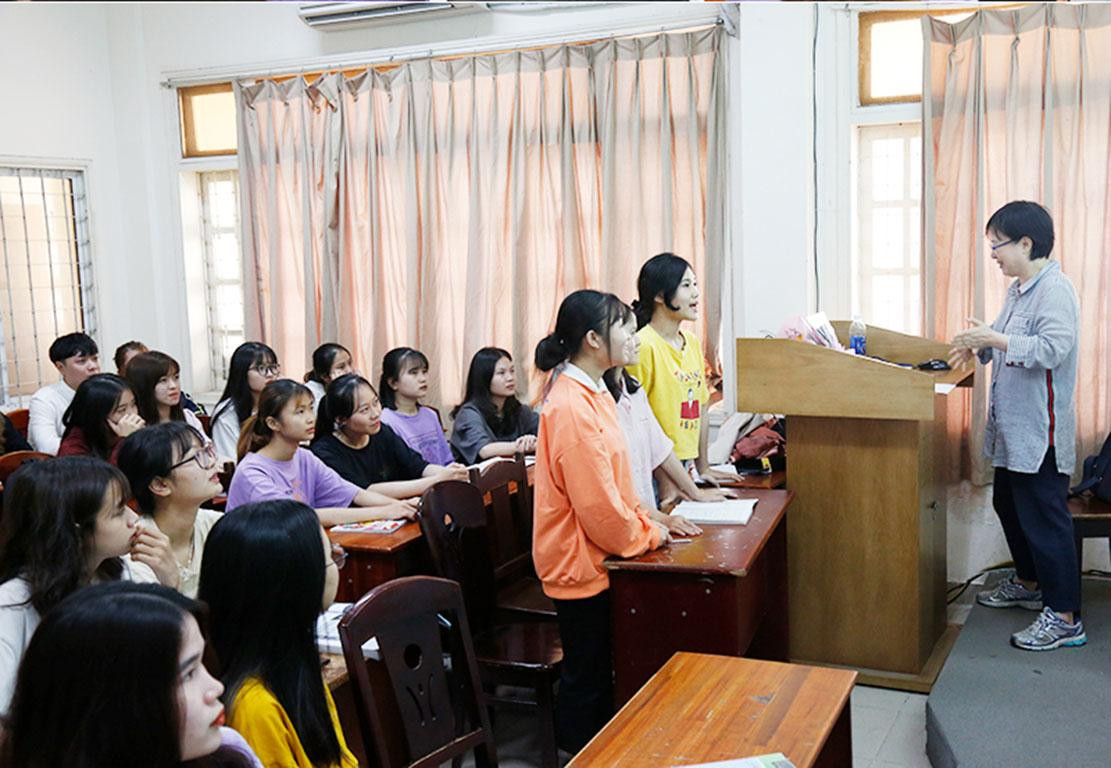 TS. Kim Zaehi trực tiếp giảng dạy tại ĐH Duy Tân…