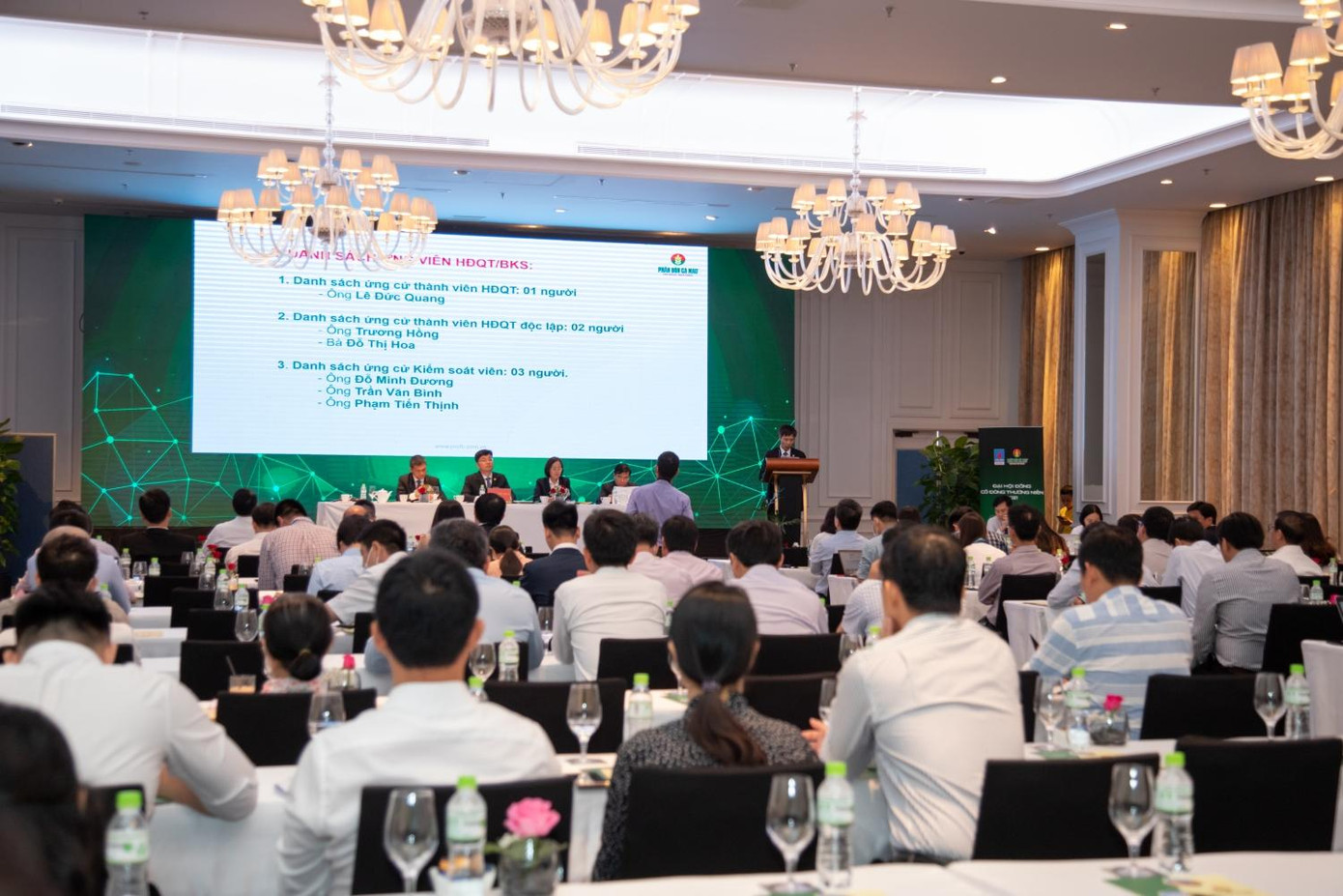 Ban lãnh đạo PVCFC và đại diện cổ đông tham gia đại hội