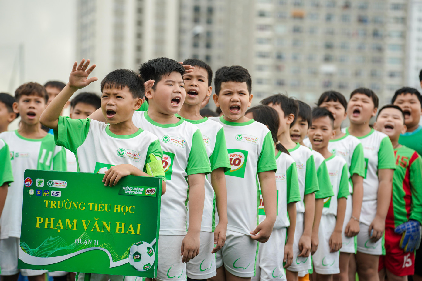 Giải Bóng Đá Học Đường là sân chơi giúp các em duy trì niềm cảm hứng với vận động và luyện tập thể thao Giải Bóng Đá Học Đường là sân chơi giúp các em duy trì niềm cảm hứng với vận động và luyện tập thể thao