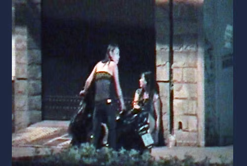 Nhiều cô đi trên những chiếc xe tay ga đắt tiền, lượn lờ mời chào khách