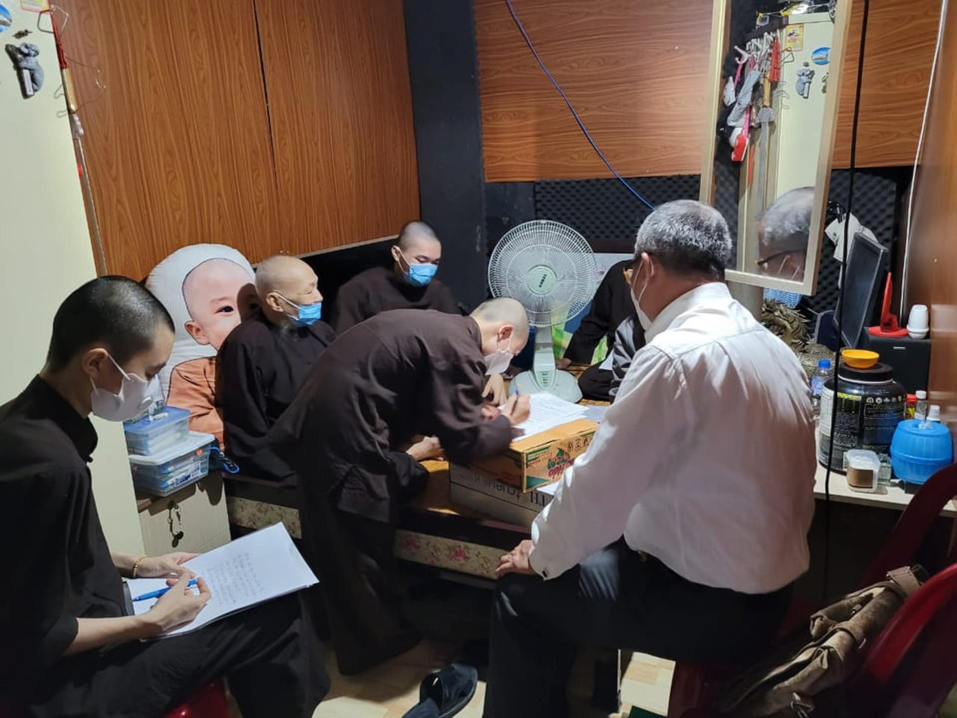 Buổi làm việc của luật sư với ông Lê Tùng Vân mới đây.