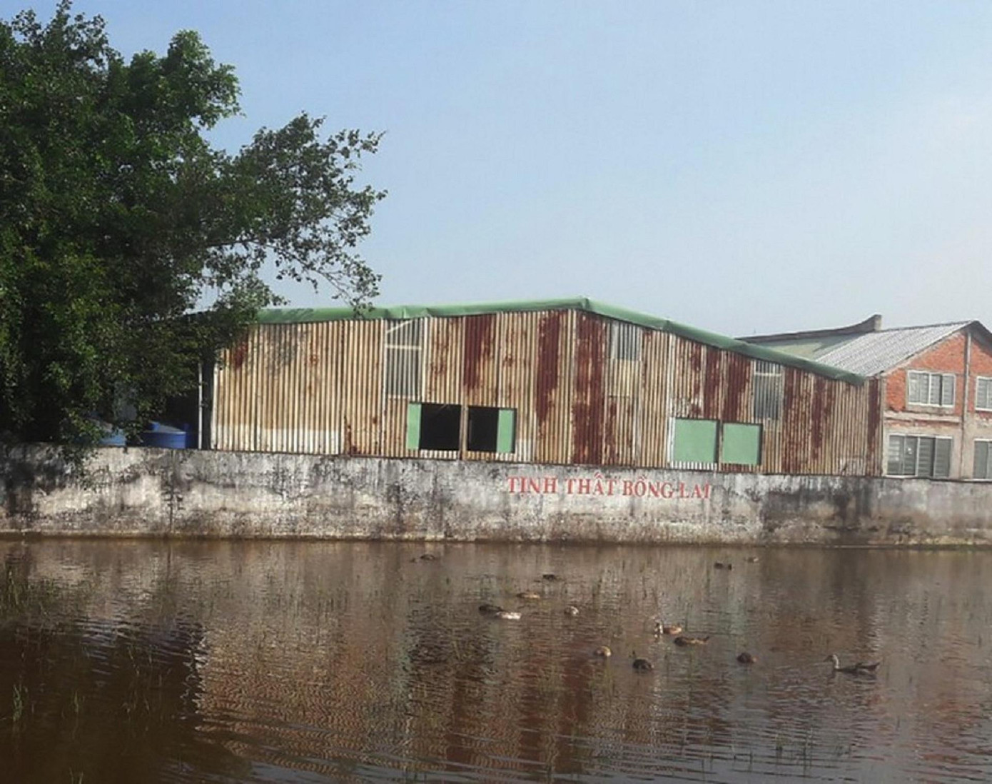 Tịnh thất Bồng Lai ở huyện Đức Hòa, tỉnh Long An. Tịnh thất Bồng Lai ở huyện Đức Hòa, tỉnh Long An.