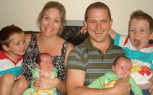 Vợ chồng chị Kim Hefer hạnh phúc bên các con. Ảnh: The Sun