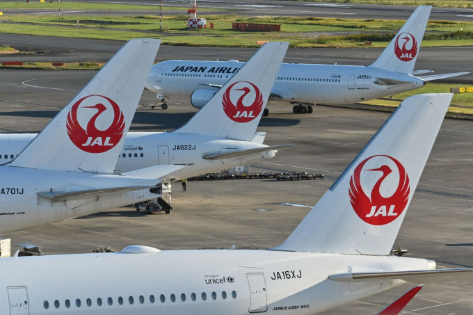 Tất cả thành viên phi hành đoàn của Japan Airlines đều được diễn tập thường xuyên để tỉnh táo trong trường hợp khẩn cấp. Tất cả thành viên phi hành đoàn của Japan Airlines đều được diễn tập thường xuyên để tỉnh táo trong trường hợp khẩn cấp.
