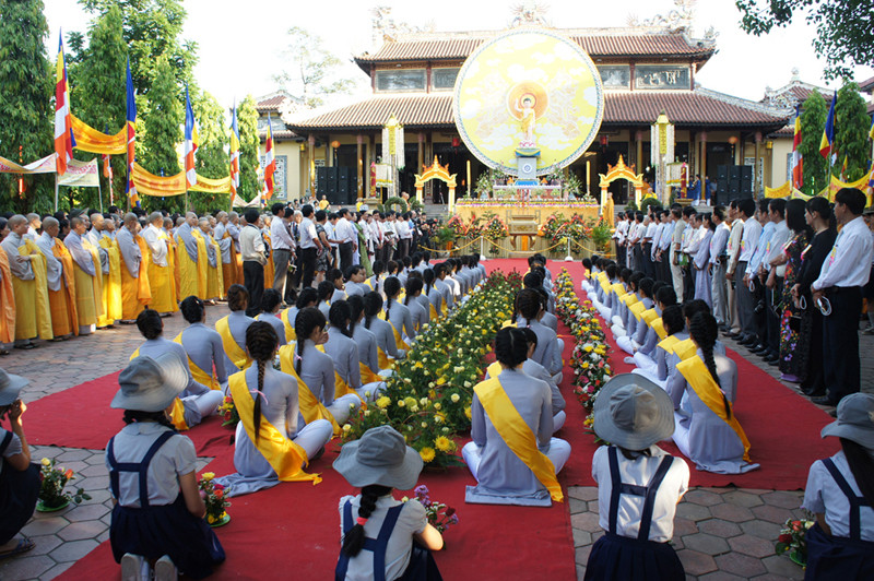 Quang cảnh lễ Phật đản ở chùa Từ Đàm