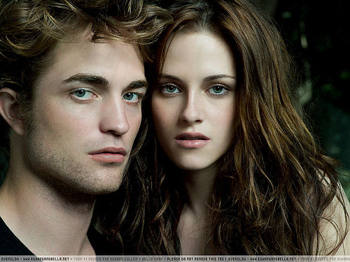 Đứng vị trí cuối cùng trong top 5 là Robert Pattinson và Kristen Stewart 