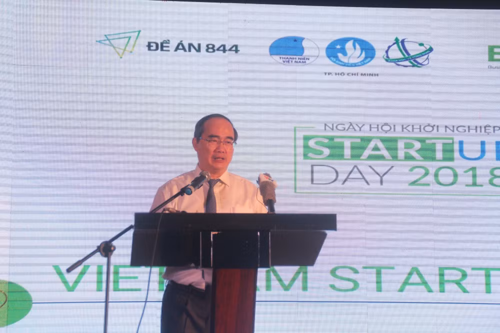 Bí thư Thành ủy TPHCM 'đi học' tại cuộc trình diễn khởi nghiệp ảnh 3