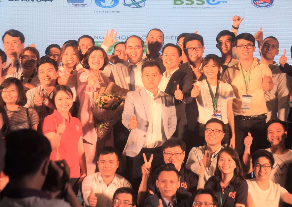 Bí thư Thành ủy TPHCM 'đi học' tại cuộc trình diễn khởi nghiệp ảnh 4