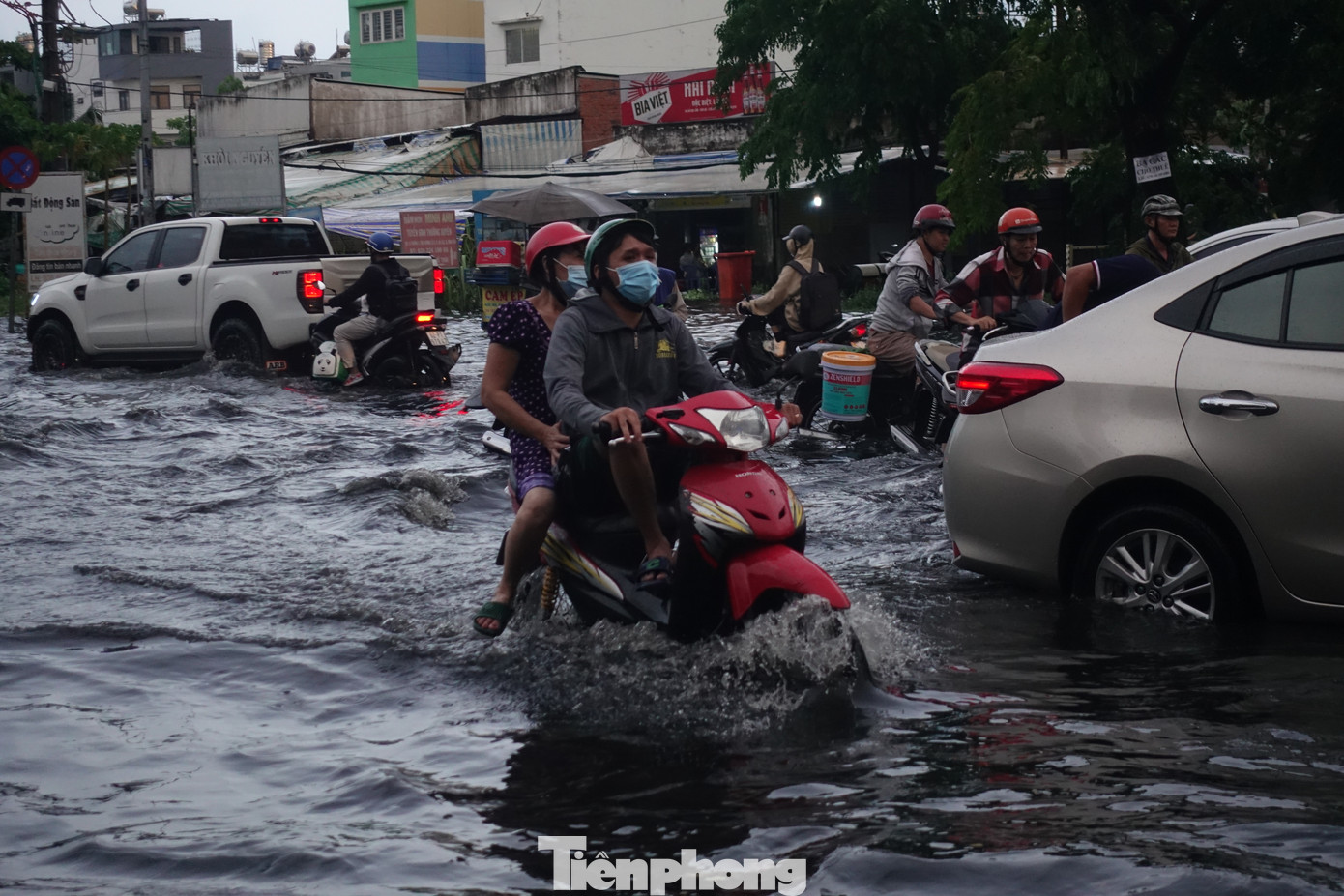 Lượng mưa được dự báo phổ biến từ 5-15 mm, có nơi trên 20 mm. Cơ quan dự báo khí tượng cho biết trong cơn mưa dông cần đề phòng sét và gió giật mạnh, từ cấp 5 - 6 (9 - 13m/s)..