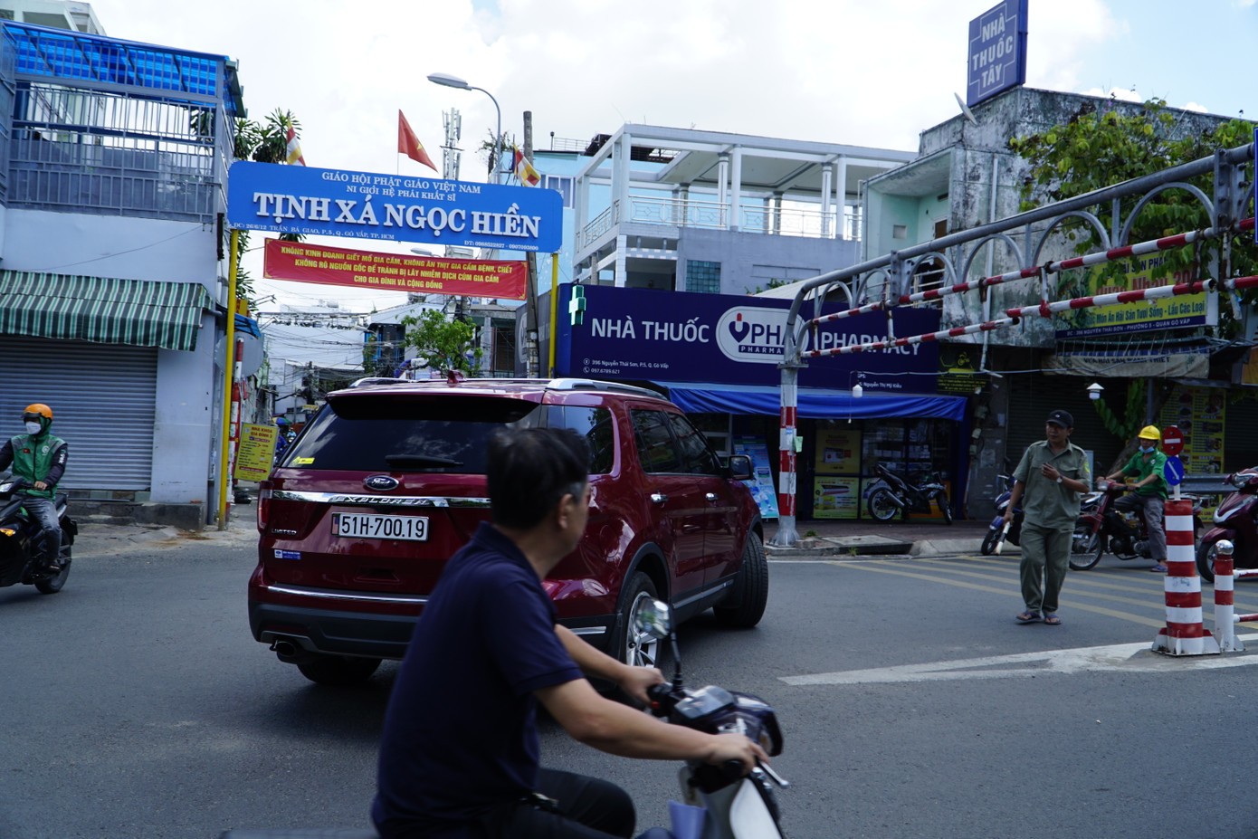 Các trường hợp này được lực lượng chức năng hướng dẫn chọn lộ trình khác thay thế.
