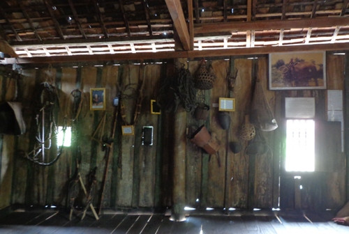 Bên trong nhà sàn cổ 130 năm tuổi của vua săn voi Buôn Đôn ảnh 3