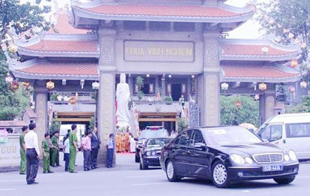 Thủ tướng David Cameron viếng Chùa Vĩnh Nghiêm ảnh 4