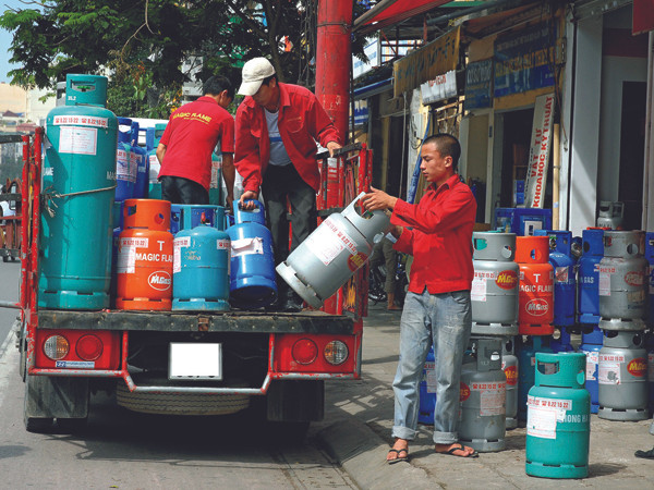 Cả giá gas và chất lượng gas đều chưa được kiểm soát chặt Ảnh: Xuân Phú