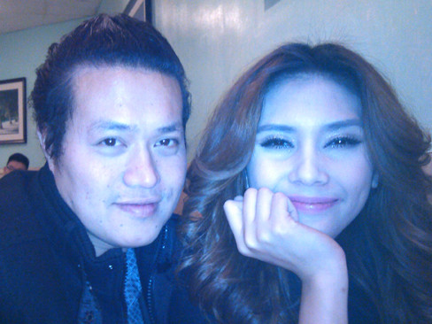 Hoàng Yến cũng khẳng định rằng Minh Chánh đang lợi dụng tên tuổi của mình để đánh bóng tên tuổi trên báo chí