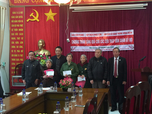 Cựu TNXP các tỉnh miền núi phía Bắc xúc động đón quà Tết sớm ảnh 7