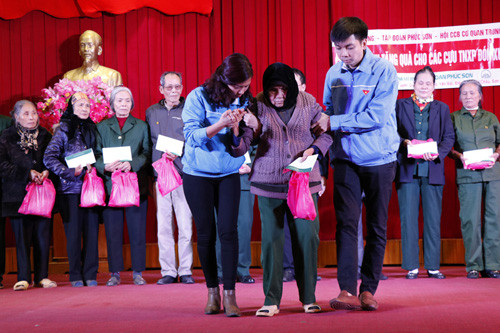 Cựu TNXP các tỉnh miền núi phía Bắc xúc động đón quà Tết sớm ảnh 6