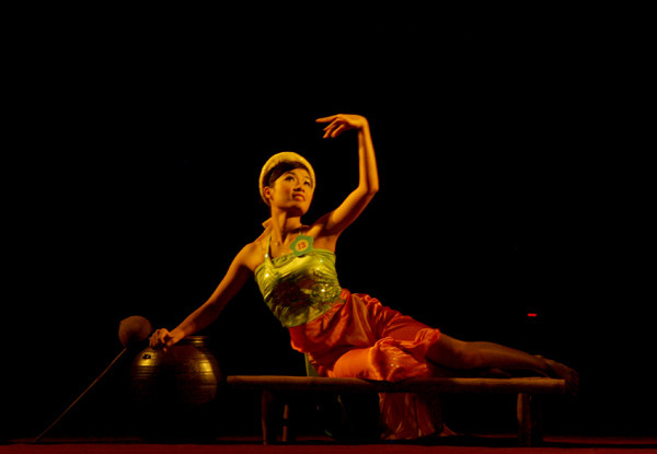 Nhiều tiết mục múa mềm mại, duyên dáng được trình diễn trong đêm tài năng