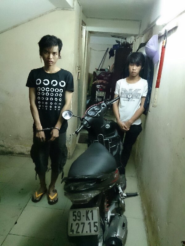 Hai tên cướp bị bắt cùng tang vật gây án