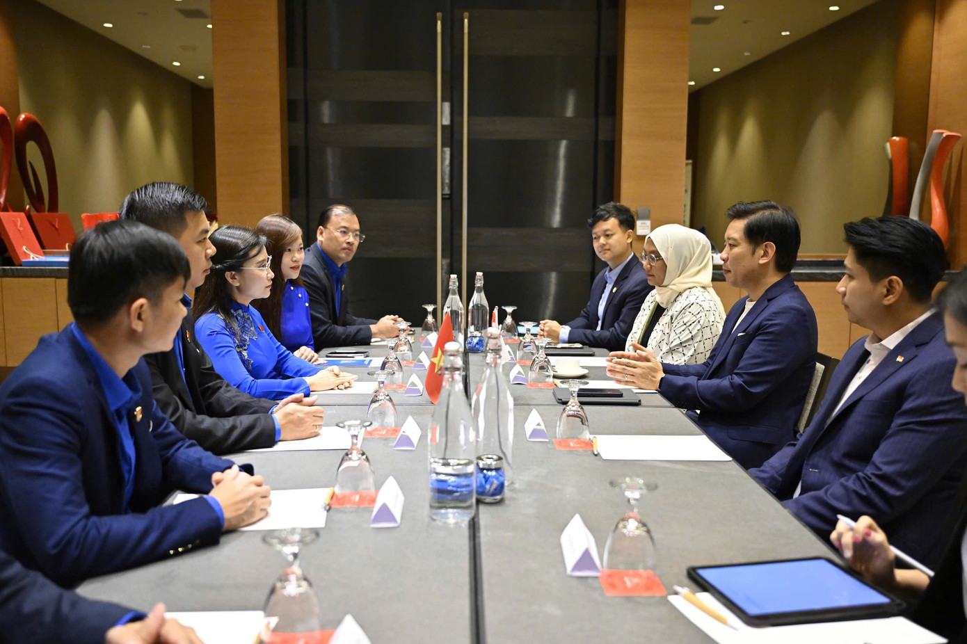 Trước phiên đối thoại, chị Nguyễn Phạm Duy Trang đã có phiên làm việc với ông Alvin Tan.