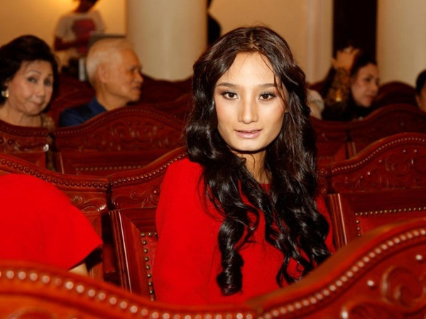 Lê Thúy ngày càng trưởng thành và xinh đẹp