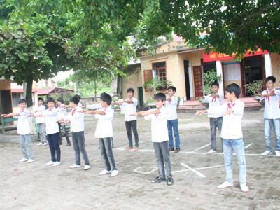 Giờ thể dục của học sinh Trường THCS Tam Dị 1